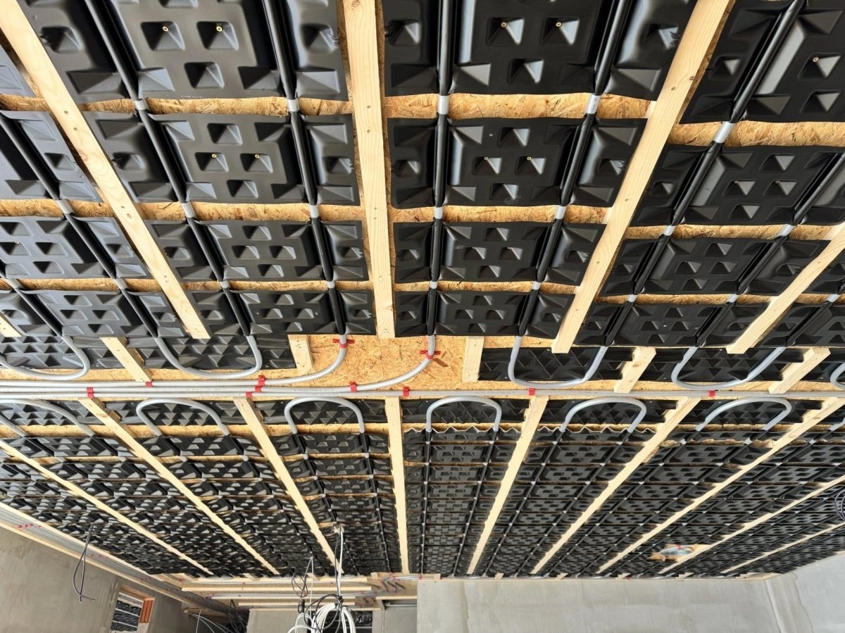 1760352915_60_3307_img1_b.jpg (339 KB)