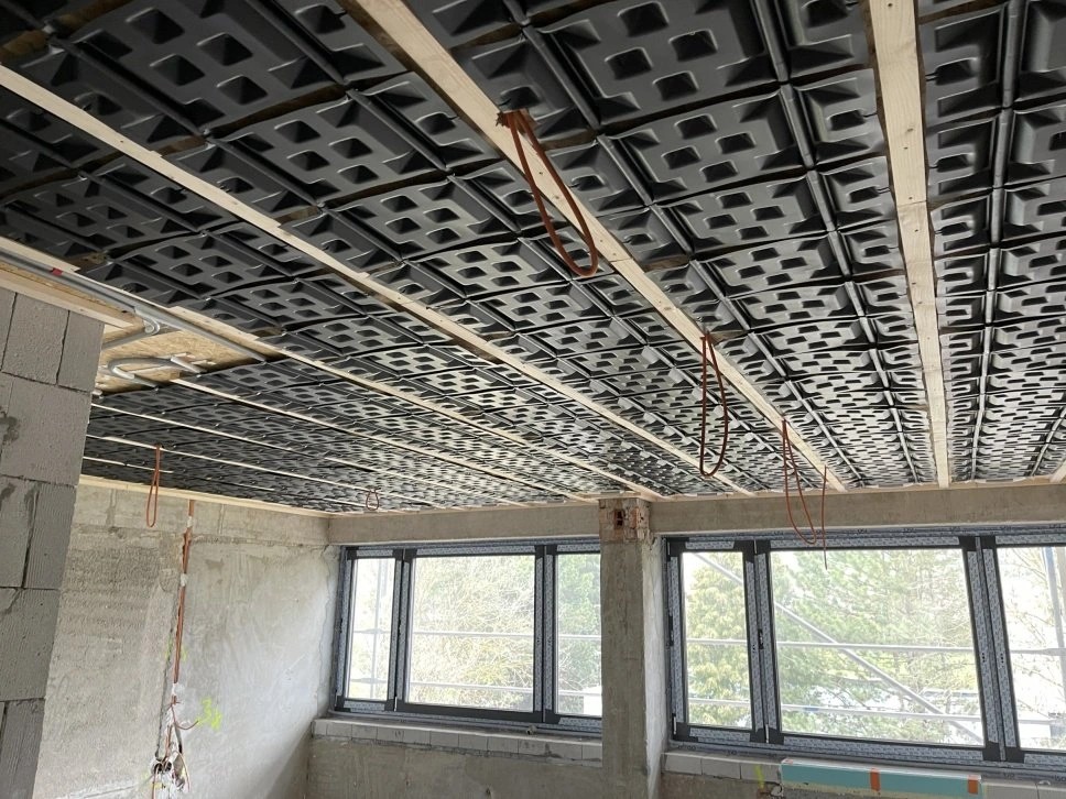 1760352929_19_2560_img1_b.jpg (243 KB)